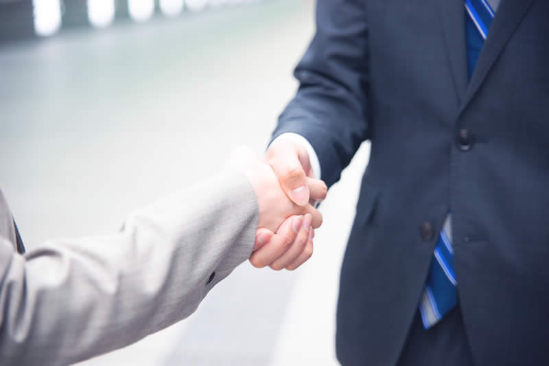 物件引渡時に仲介手数料3%（税別）＋10万円をお支払い
